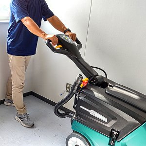 画像4: 【リース契約可能】蔵王産業 スクラブメイトF30 - 17インチ バッテリー駆動式 コンパクト自動床面洗浄機【代引不可・個人宅配送不可】